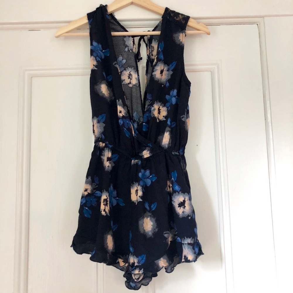 Like-New Forever 21 Navy Romper Size Small - Picture 1 of 8